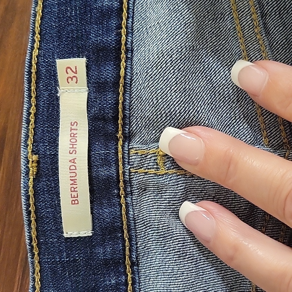 LEVI'S BERMUDA SHORTS - Picture 7 of 9